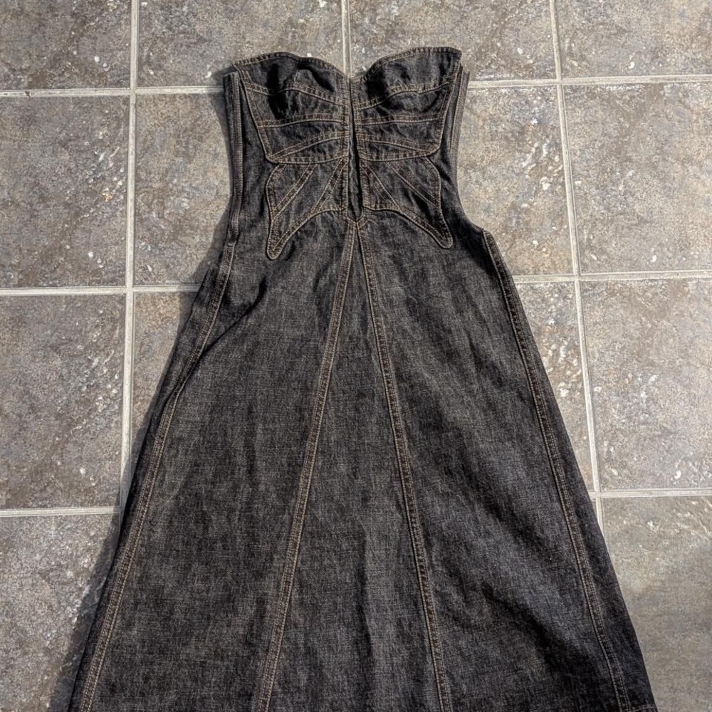 Elegant Black Dress with Brown Accents - Picture 2 of 7